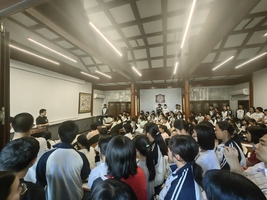 作家马伯庸先生受邀来校做《历史的大与小》的主题分享会